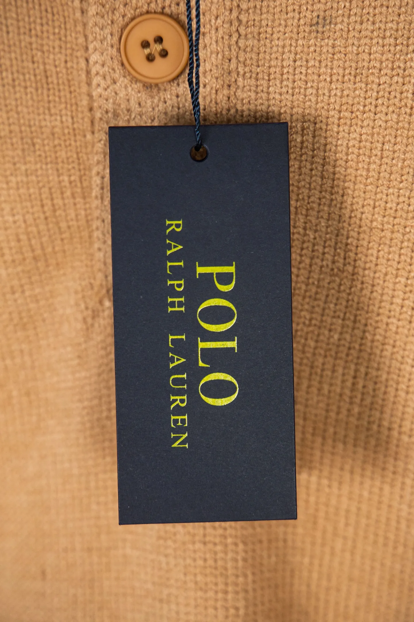 P240 2025 Ralph Lauren #ootddailywear #Autumn and winter sweater #Knitted sweater outfit #ralph lauren sweater #Can be worn by both men and women I finally waited until the Ralph men’s twist sweater half-button chest shirt was put on and it’s finally here! The hottest half-zip sweater! Limited editions every year, there won’t be many models in the store! Ralph Lauren men's half-button sweater has a really nice shape. It can be worn alone or as a coat. It can be worn outside or worn with a shirt~100% pure cotton. #Practical wear. Color, white, navy blue, khaki, gray, size S to Limited editions every year, there won’t be many models in the store! Ralph Lauren men's half-zip twist sweater [Fire R] has a really nice shape. It can be worn alone or as a jacket. It can be worn inside or outside [Rose R], or it can be worn with a shirt inside ~ 100% pure cotton #Practical wear,, style number, 8023. Color, original white, navy blue, khaki, gray, size S to XL